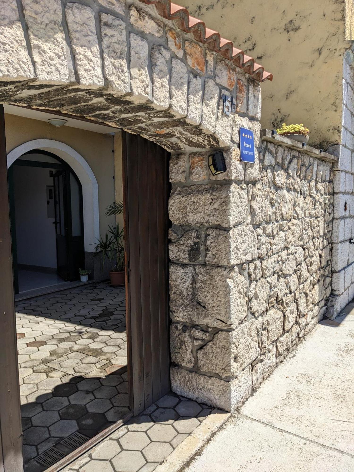 Apartments Monika Новий Винодольський Екстер'єр фото